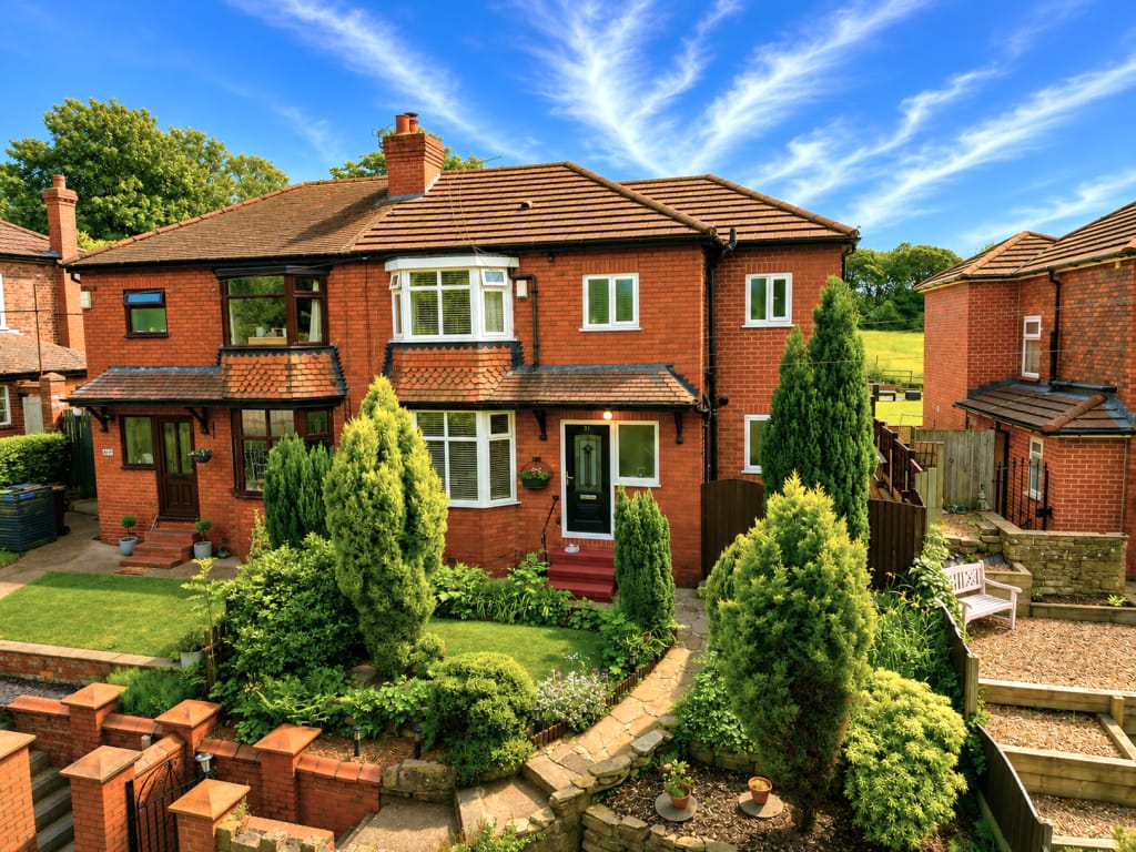 Apethorn Lane, Gee Cross - photo 1