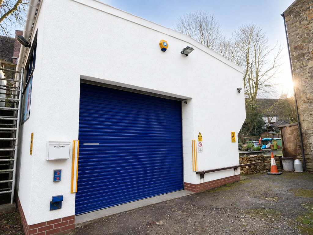 Hollinwood Road, Disley - photo 1